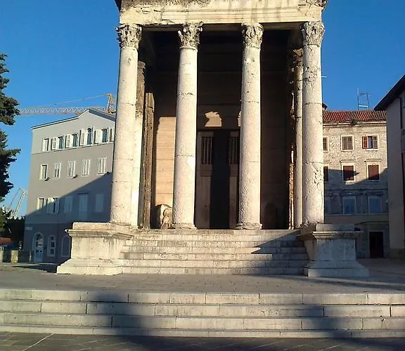 For Holidays In * Pula