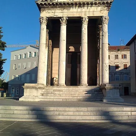 For Holidays In * Póla